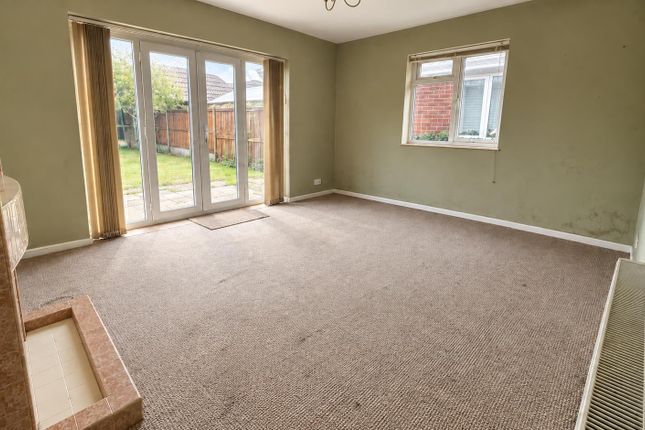 83, Frinton Road, Frinton-On-Sea photo 2