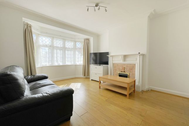 13, Queens Drive, West Acton photo 2