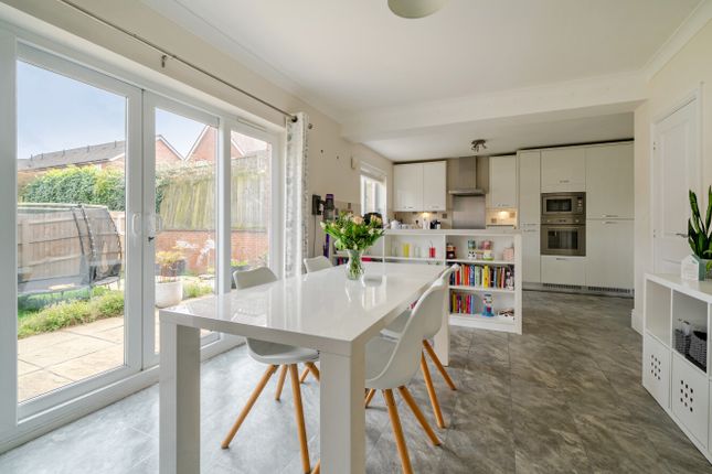 2 Primrose Drive, Newton Abbot Devon, Devon photo 2