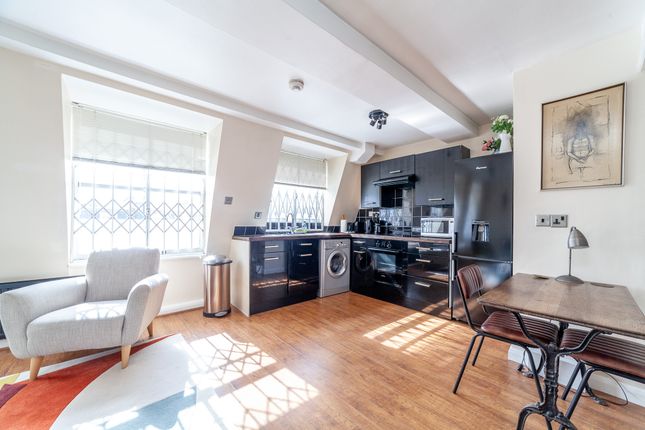 Flat to rent in Cromwell Road, London