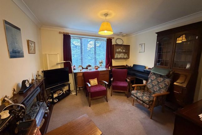 Flat 16, Sovereign Court, Bromley photo 3