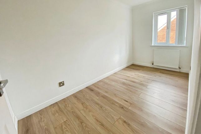 12, St Davids Close, Bridgend photo 5