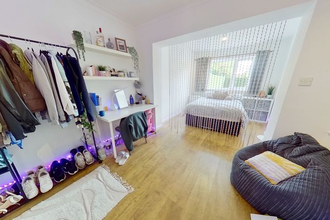 93 Cardigan Road, Leeds photo 5