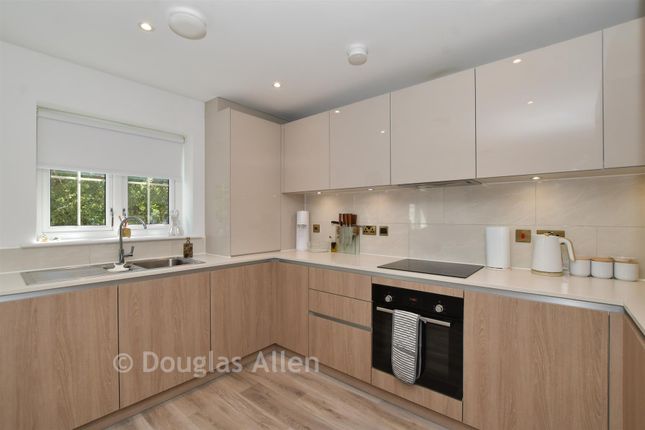 23, Flemings Farm Close, Wickford photo 4
