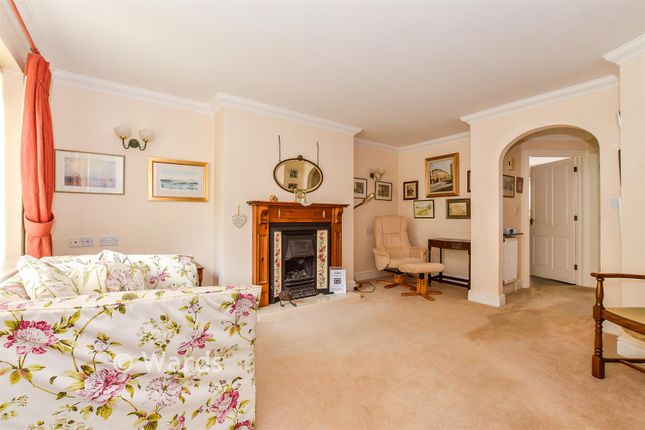 2-bed terraced on Mulberry Court, Tanners Hill, Hythe, £260,000