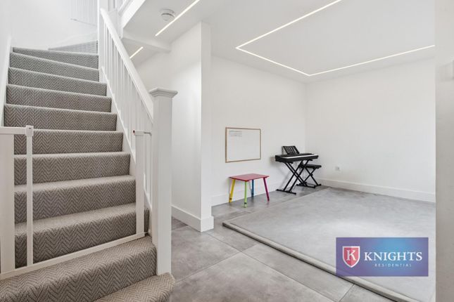 117, Latymer Road, London photo 2