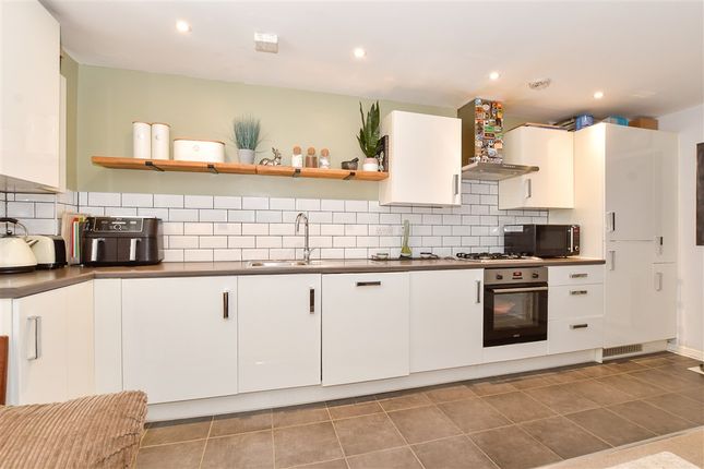 Ellis Road, Broadbridge Heath photo 4