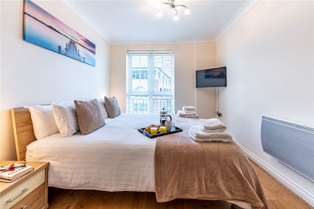 Flat to rent in Riverside House, Fobney Street, Reading, Berkshire