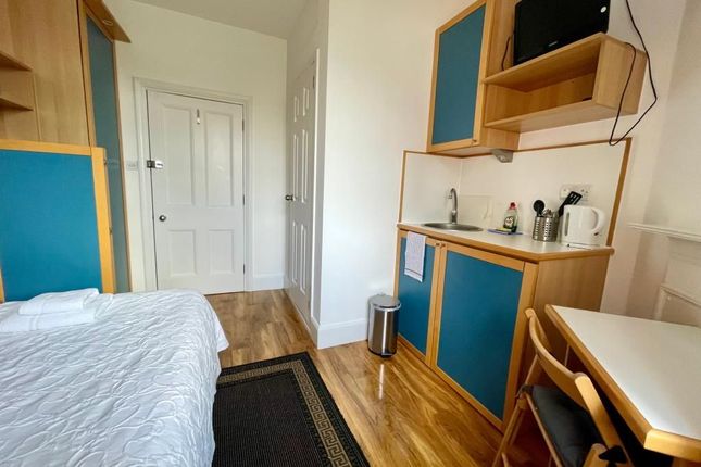 Flat 415, London photo 2