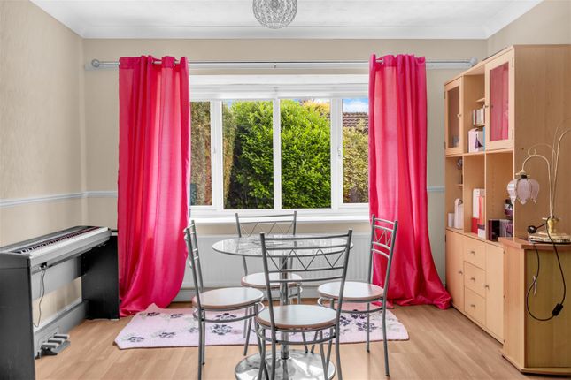 24, Chadwell Springs, Grimsby photo 4