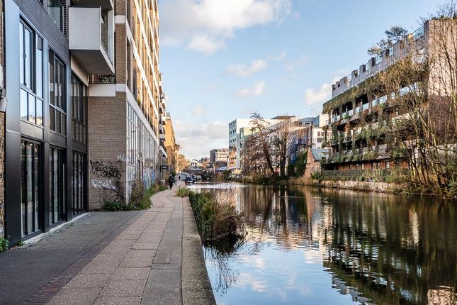 Flat for sale in Kings Wharf, Haggerston
