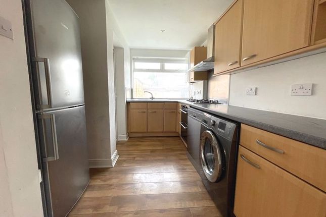 17, Robert Close, Potters Bar photo 3