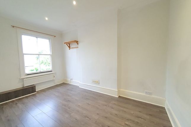 Montrell Road, London photo 5