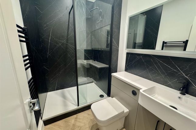 Flat 3, 50-51, Albemarle Crescent, Scarborough photo 4