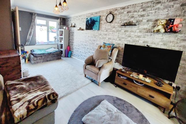 34, Hedgemoor, Bridgend photo 4