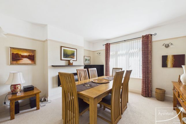 2 Seaway Gardens, Paignton photo 4