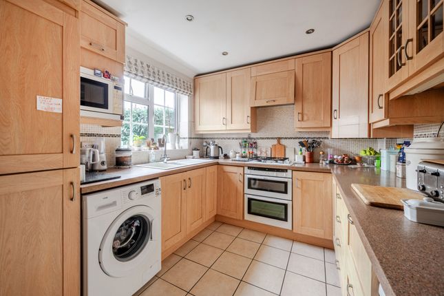 Sunshine Cottage, 76a Hollies Avenue, West Byfleet photo 3