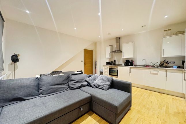 1-bed flat on Bartley Way, Hampshire, £1,150/mo