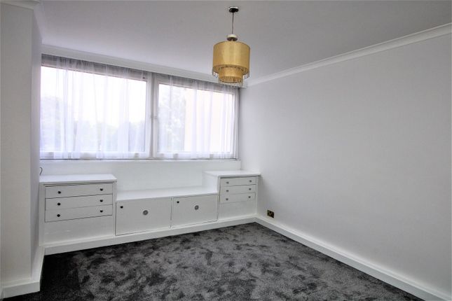 Flat 17, Hendon Hall Court, Hendon photo 5