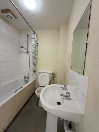 Hanworth Road, Hounslow, London photo 4