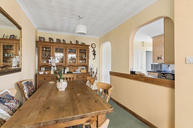 1 Hillcrest, Stevenage photo 4