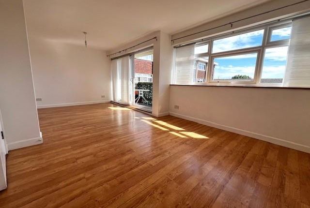 Thumbnail Maisonette to rent in Sutherland Close, Bognor Regis