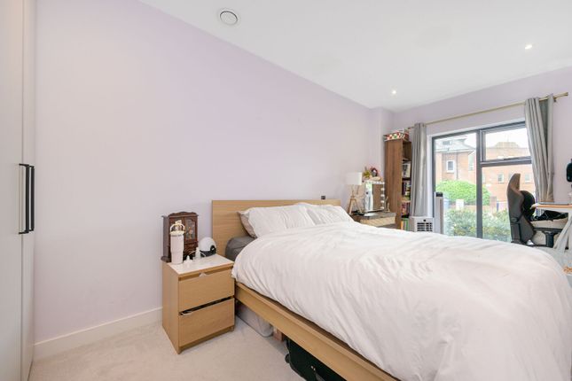 Friern Barnet Lane, Whetstone photo 3