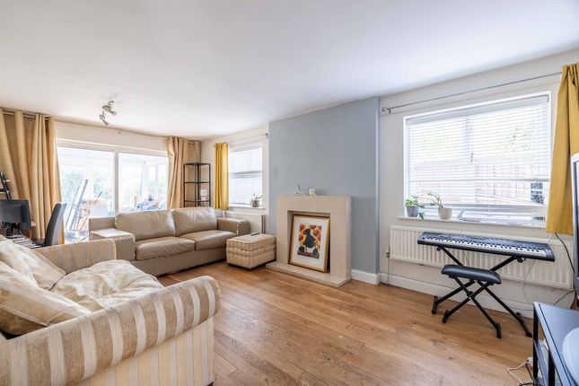 Rose Tree Cottage, One Pin Lane, Farnham Common photo 3