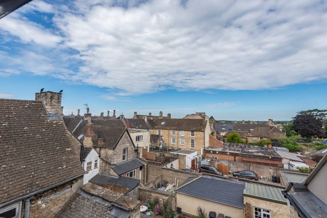 Flat to rent in Chipping Street, Tetbury, Gloucestershire
