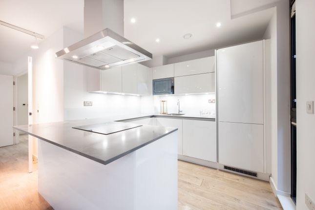 9 Green Lanes, London photo 2