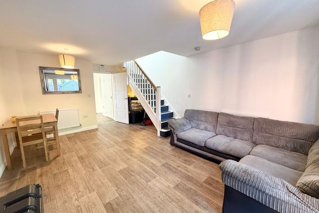 4 Whitaker Close, Exeter photo 2
