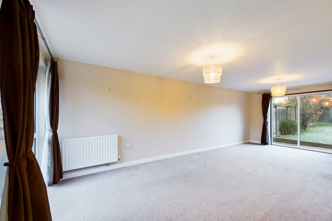 18, Brambling Close, Horsham photo 4