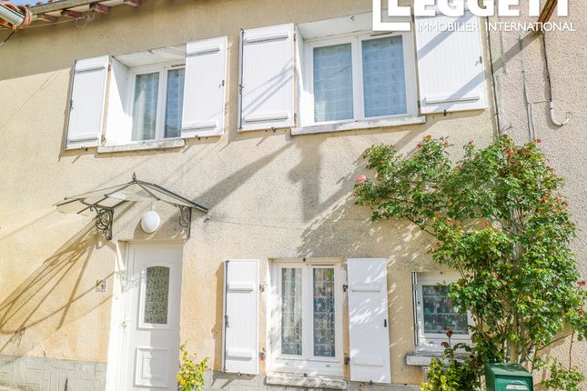 Thumbnail Villa for sale in Antigny, Vienne, Nouvelle-Aquitaine