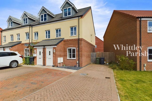 Thumbnail Town house for sale in Harrier Way, Diss