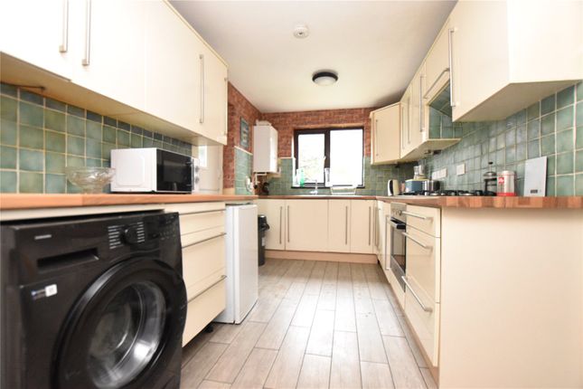 28, Bridge Court, Leeds photo 4