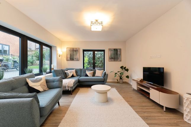 3, Chartland Close, Great Bookham photo 3