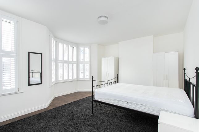 60, Sandmere Road, London photo 4