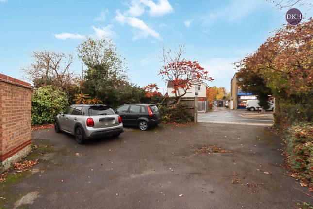 4, Hazel Court, Rickmansworth photo 2