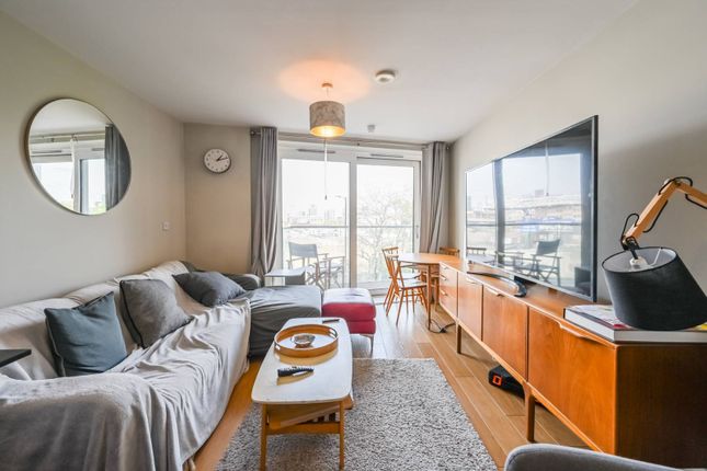 Flat for sale in Wick Lane, Mile End, London