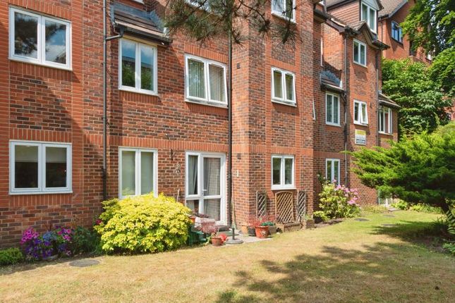 Thumbnail Property for sale in Meadsview Court, Farnborough