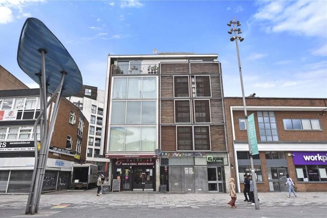 2-bed flat on Flat 15 The Q Building , The Grove, London, £350,000