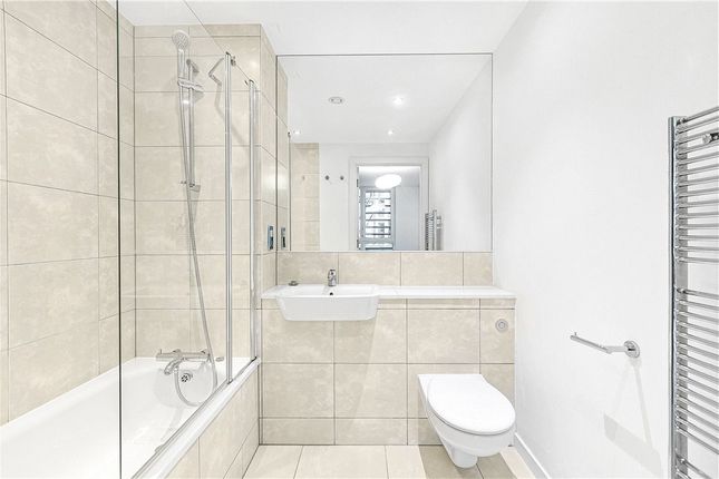Flat for sale in Stamford Square, London
