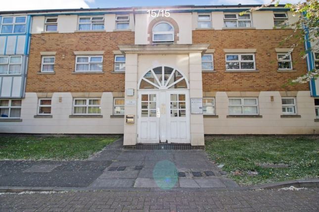 Flat to rent in Cuthberga Close, Barking