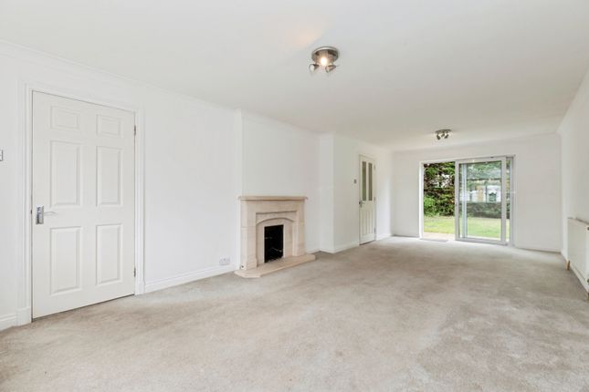 6, Wilton Place, Addlestone photo 2