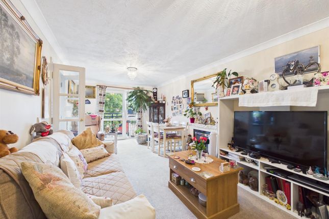 Flat 15 Reynard Court, Foxley Lane, Purley photo 2