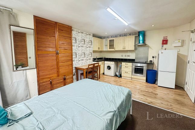 Flat 3, 22, Brantwood Road, Bedfordshire photo 3