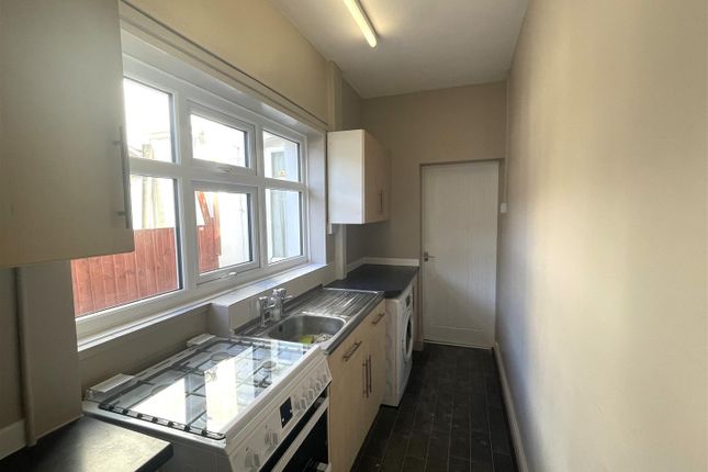Kitchen 2.Jpg