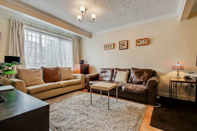 74, Rugby Avenue, Greenford photo 2