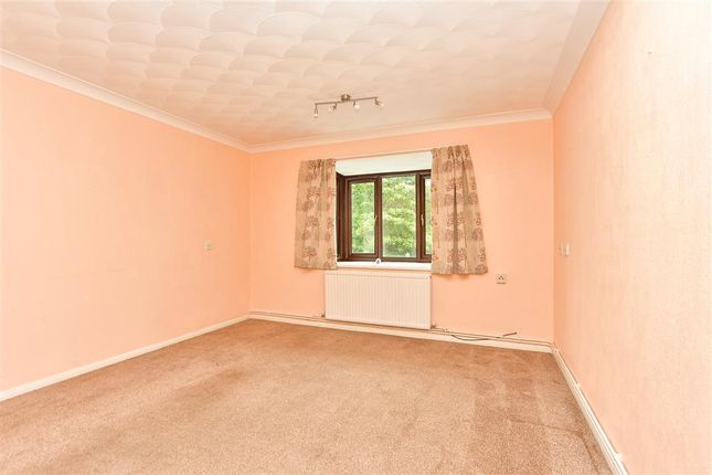 Kingsdown Close Hempstead, Gillingham photo 3