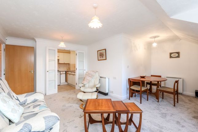 Flat for sale in Spencer Court, Banbury